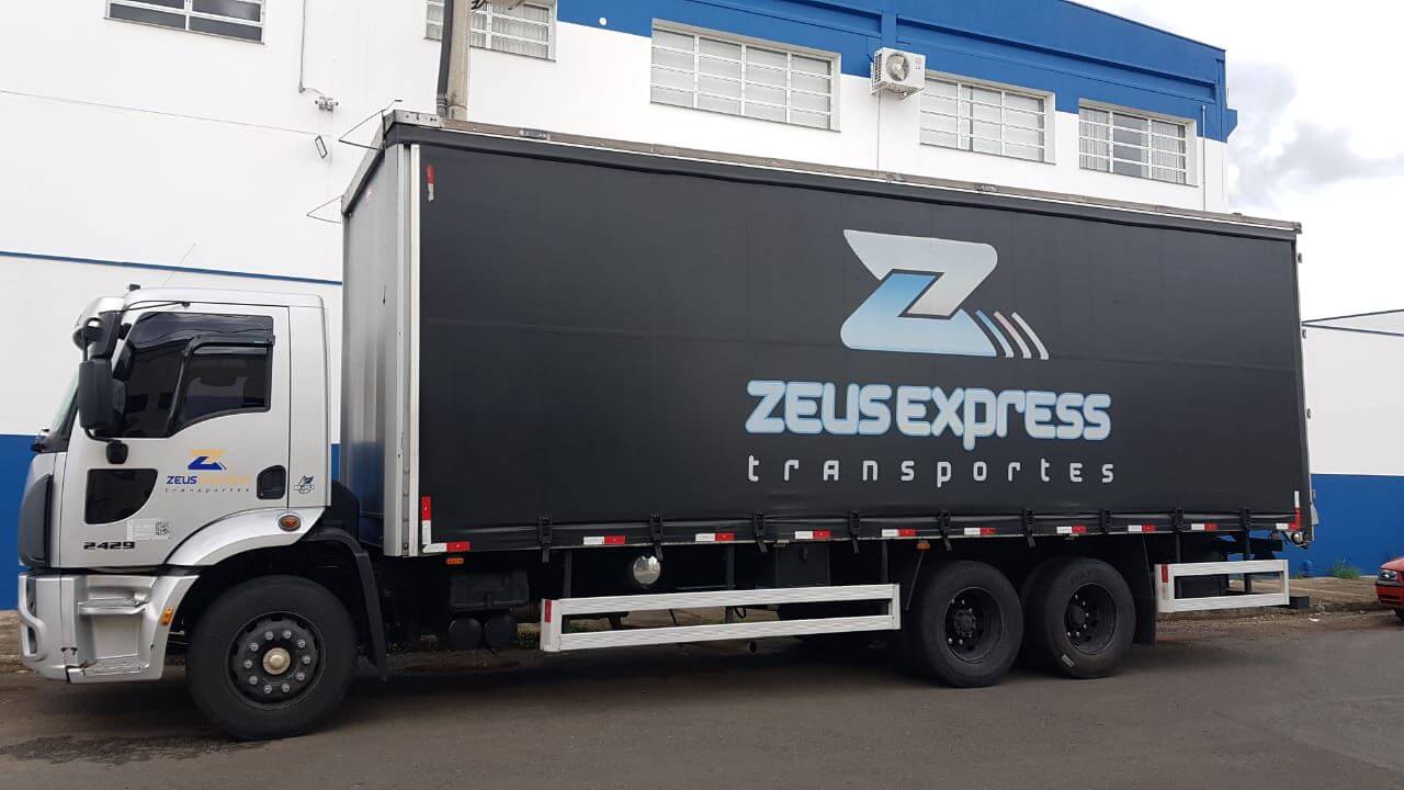 Serviço de transporte de cargas fechadas